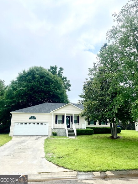 305 Lancelot Ln, Dublin, GA 31021
