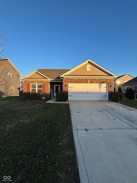 207 Thistle Wood Dr, Greenfield, IN 46140