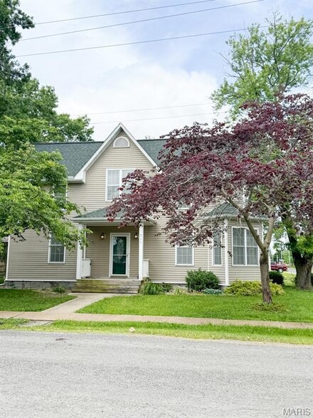 311 Mill St, Saint Jacob, IL 62281