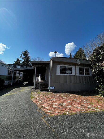 7301 NE 175th St Unit 112, Kenmore, WA 98028