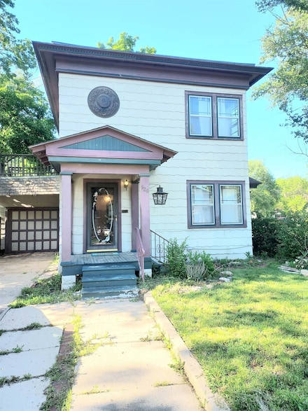 126 E 1st St, Newton, KS 67114