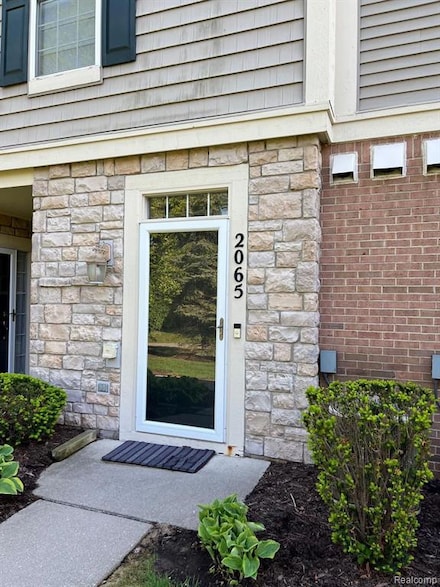 2065 Pinecroft Dr Unit 201, Canton, MI 48188