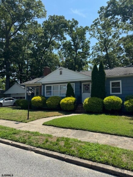 121 Mohawk Ln, Absecon, NJ 08201