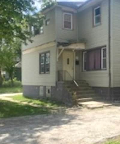 122 W 150th St, Harvey, IL 60426