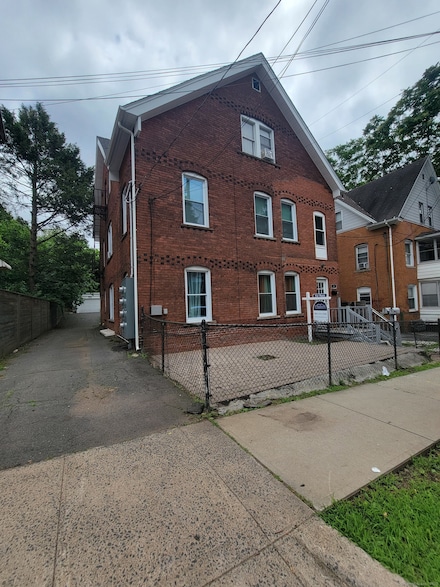 21 Tremont St Unit 2, New Britain, CT 06051