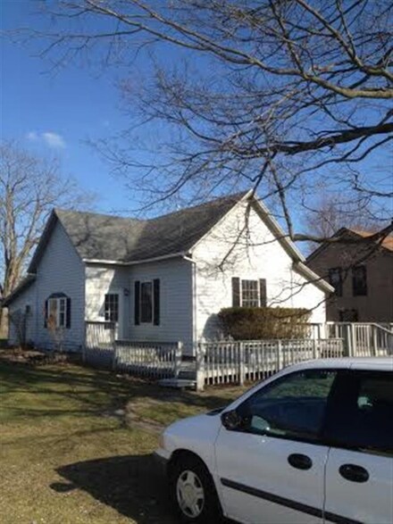 16554 NE Main St, Summitville, IN 46070