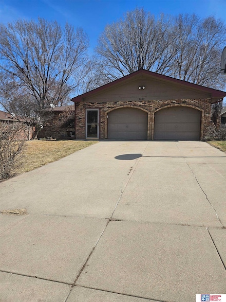 5320 S 66th Street Cir, Lincoln, NE 68516