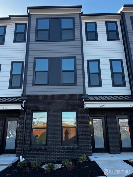 309 Lyla Ln, New Brunswick, NJ 08901