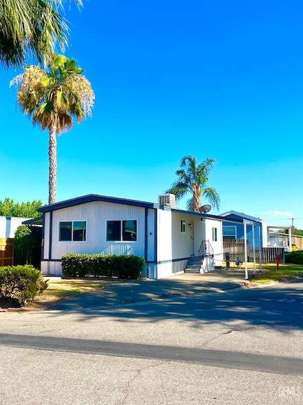 144 Torrey Pines Ln, Bakersfield, CA 93308