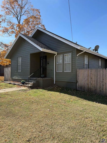 701 S 3rd St, Madison, KS 66860