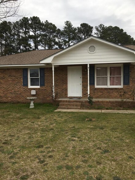 3365 Kim St, Dalzell, SC 29040