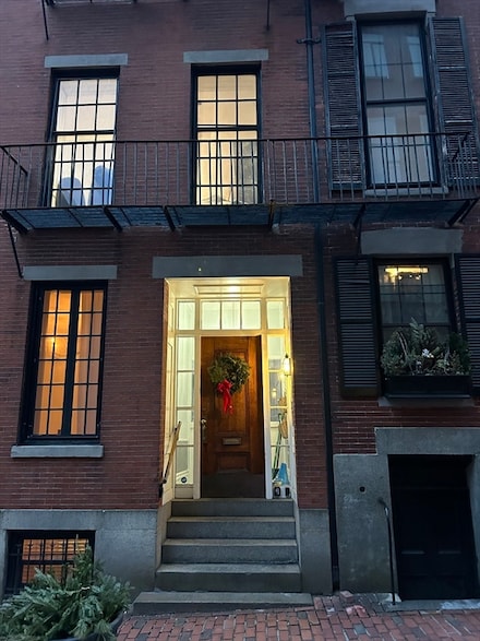 36 Temple St Unit 2, Boston, MA 02114