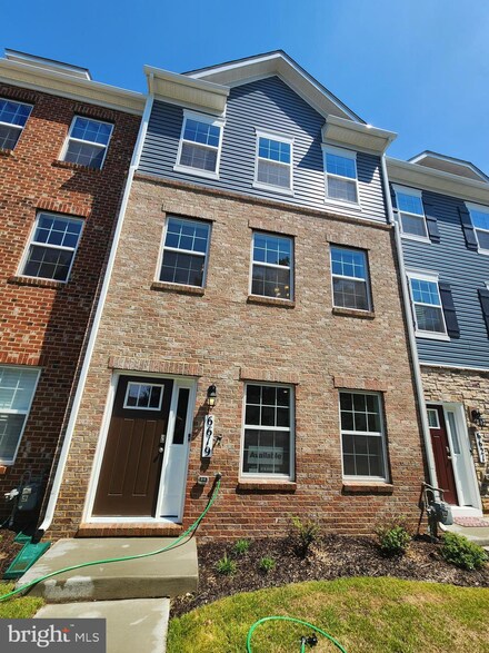 8702 Tavern St, Clinton, MD 20735