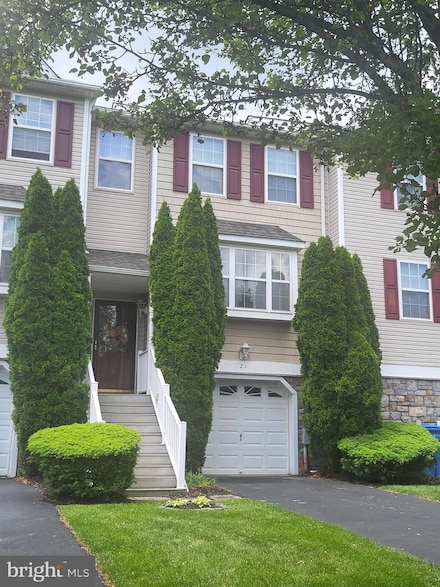 21 Hoag Ln, Aston, PA 19014