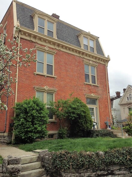 2218 Ohio Ave, Cincinnati, OH 45219