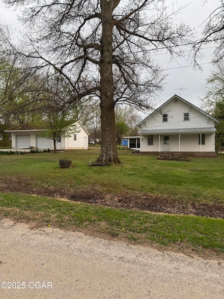 128 W 3rd St, La Russell, MO 64848