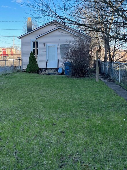 1917 Adams St, Gary, IN 46407