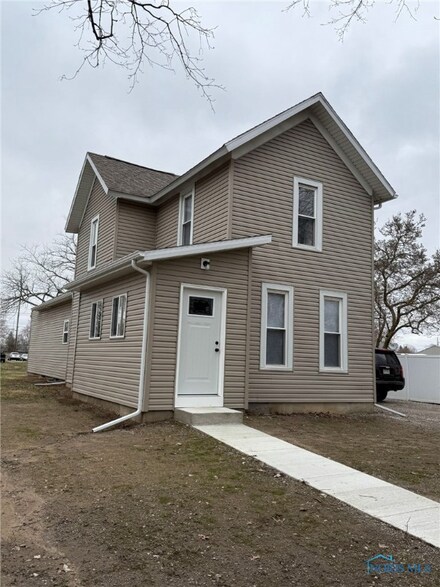 411 E Chestnut St, Wauseon, OH 43567