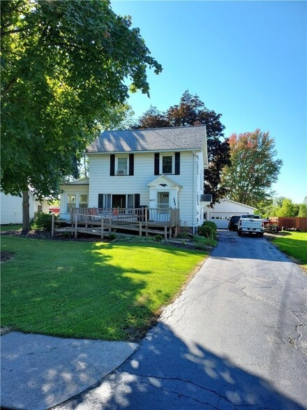 1627 Lake Rd, Hamlin, NY 14464