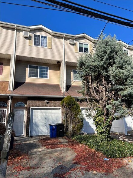 1051 W Fingerboard Rd, Staten Island, NY 10304