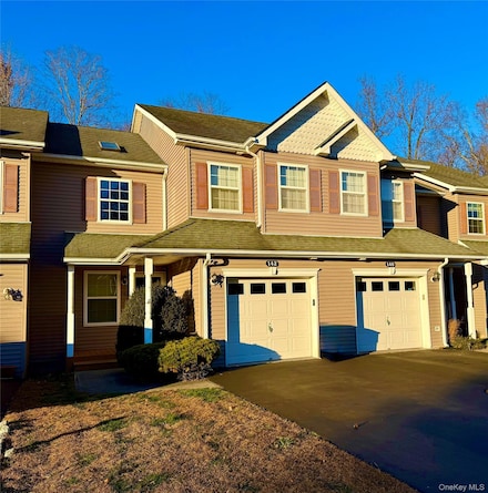 142 Pinebrook Dr, Hyde Park, NY 12538