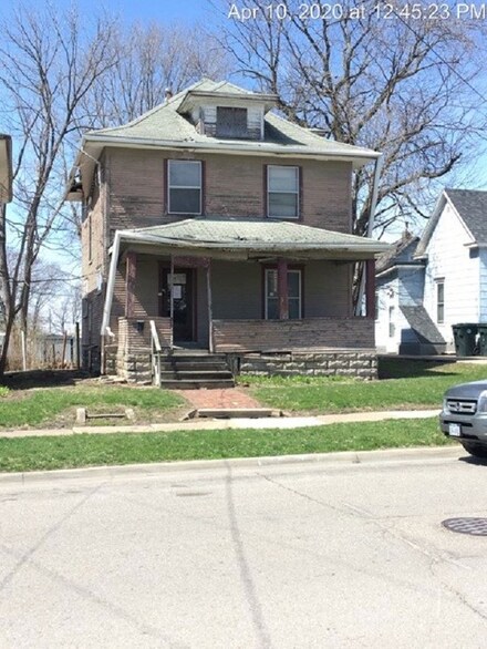 208 Sunnyside Ave, Waterloo, IA 50701