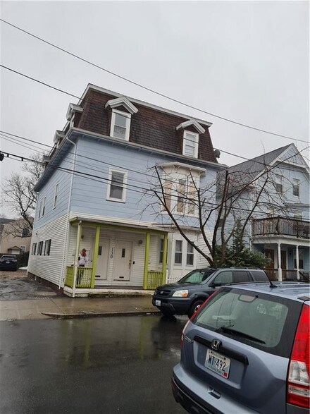 130 Laura St, Providence, RI 02907