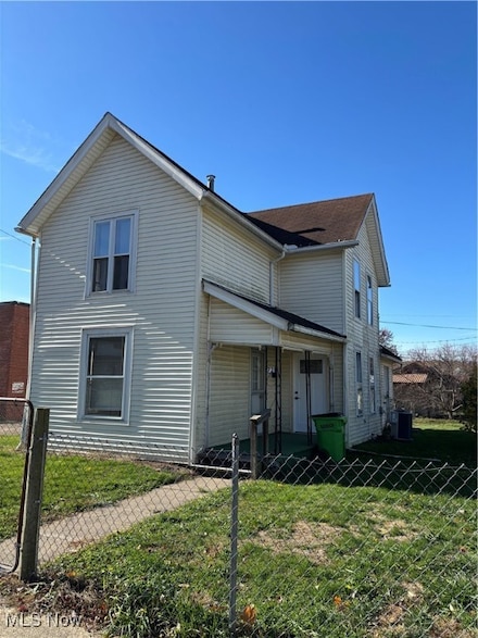 731 S Lawn Ave, Coshocton, OH 43812