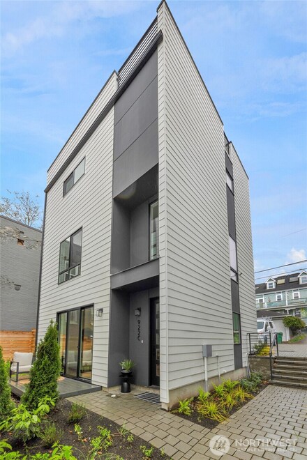 922 16th Ave E Unit C, Seattle, WA 98112