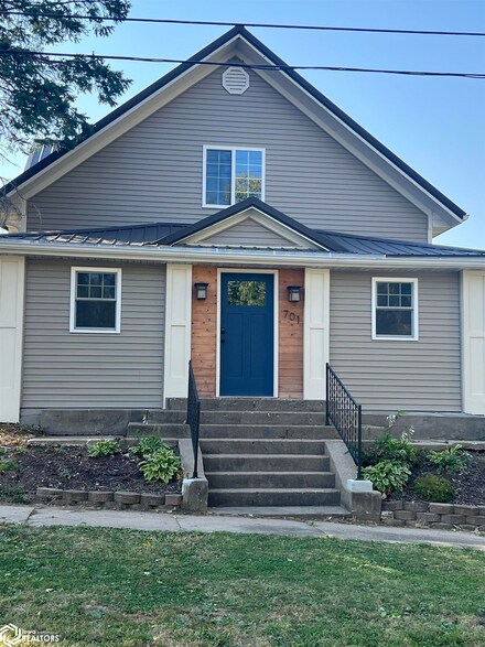 701 Bethel St, University Park, IA 52595