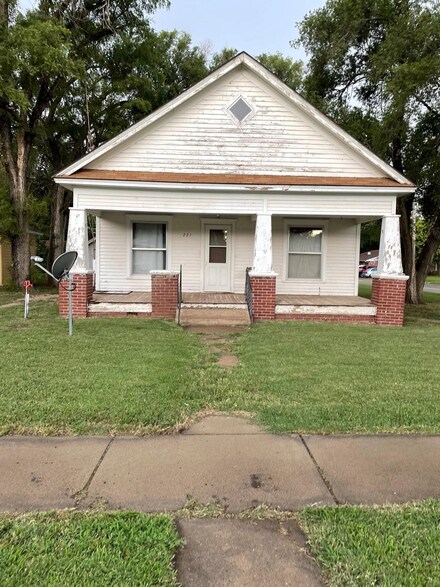 221 N Main St, Argonia, KS 67004