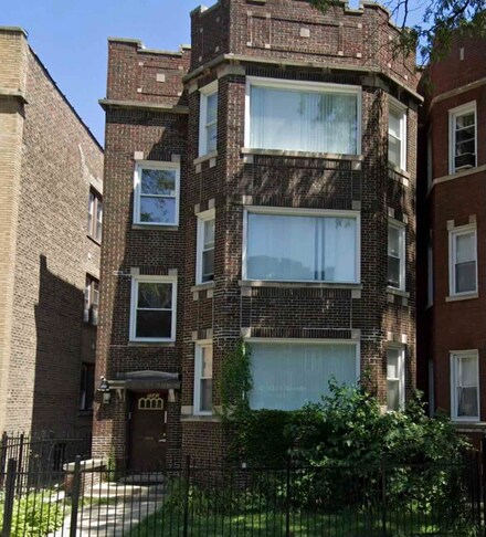 7541 S Essex Ave Unit 1, Chicago, IL 60649