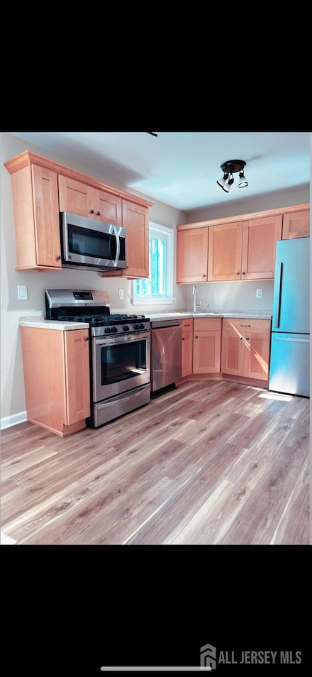 32 Apple St, Edison, NJ 08817