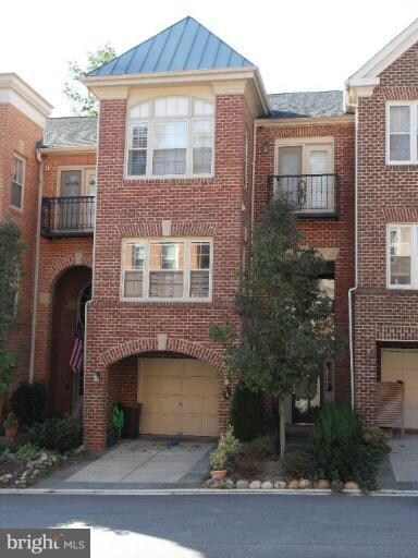 3906 Highwood Ct NW, Washington, DC 20007