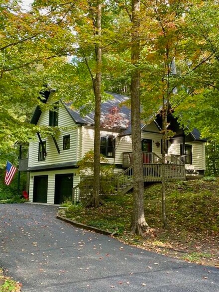 127 Beaux Rivages Dr, Harbor Springs, MI 49740
