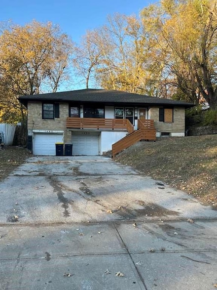 1490 E 77th St, Kansas City, MO 64131