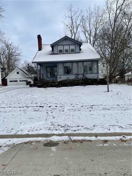 2213 18th St, Cuyahoga Falls, OH 44223