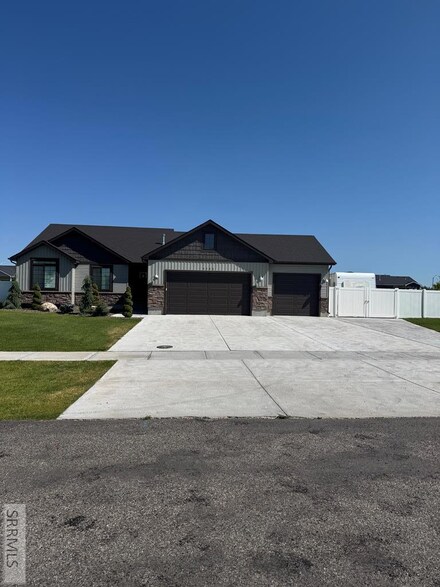 5153 E Demott St, Iona, ID 83427