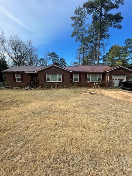 3915 Commander Dr, Columbus, GA 31903