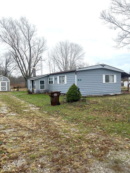 261 S Main St, Marshall, IN 47859