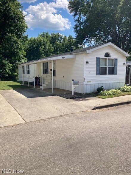 107 Pompano Ln SE, New Philadelphia, OH 44663