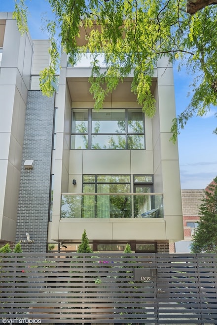 1309 W Diversey Pkwy, Chicago, IL 60614