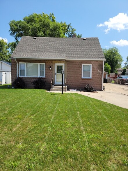 7013 S Roberts Rd, Bridgeview, IL 60455