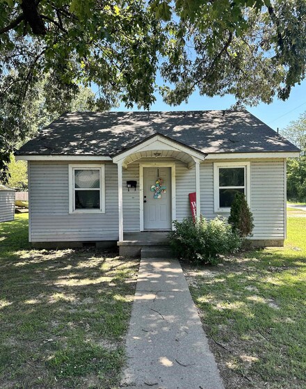 811 SW 5th St, Walnut Ridge, AR 72476