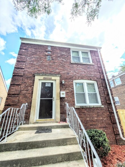 14223 S Mackinaw Ave, Chicago, IL 60633