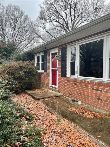 514 Walkertown Guthrie Rd, Winston Salem, NC 27101