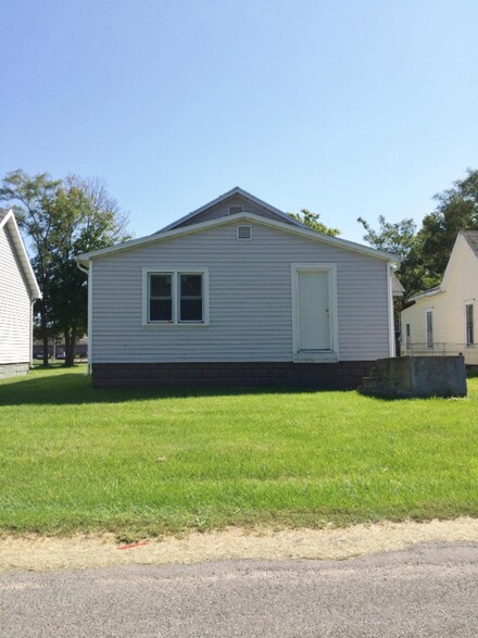 151 Cornelia St, Benton Harbor, MI 49022