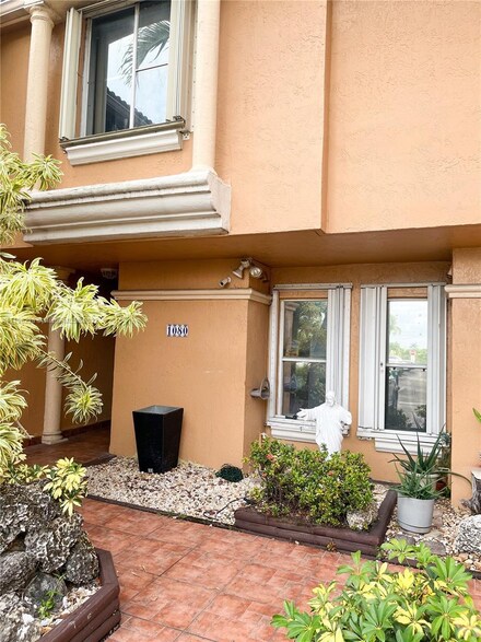 1080 NW 123rd Ct Unit 811, Miami, FL 33182