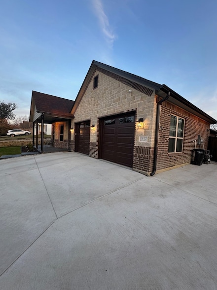 8912 Holt St, Lakeside, TX 76135