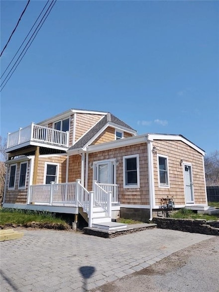 17 Crescent Rd, Middletown, RI 02842